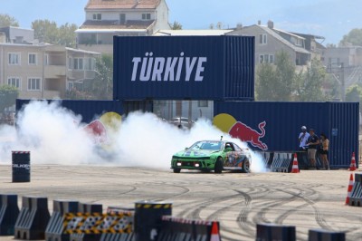 Driftin yıldızları Bursa’da sahne aldı