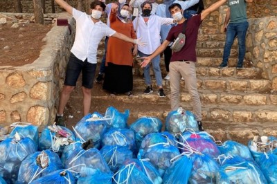 Sosyal medya üzerinden bir araya gelip ormanı temizlediler