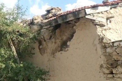 Altıntaş depreminde Afyonkarahisar’daki bir köyde ahır duvarı yıkıldı
