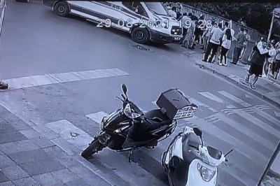 Ümraniye'de hamile kadına kaza şoku: Bebek arabasına motosiklet çarptı