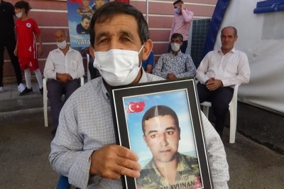 Evlat nöbetindeki asker babası: “Ben oğlum bırakılmadan buradan asla gitmem”