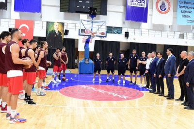 İstanbul BBSK, basketbolda yeni sezonu açtı